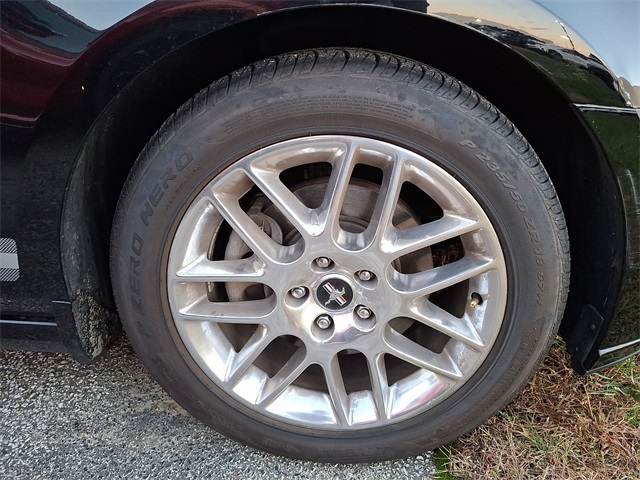 2013 Ford Mustang V6 Premium photo 2