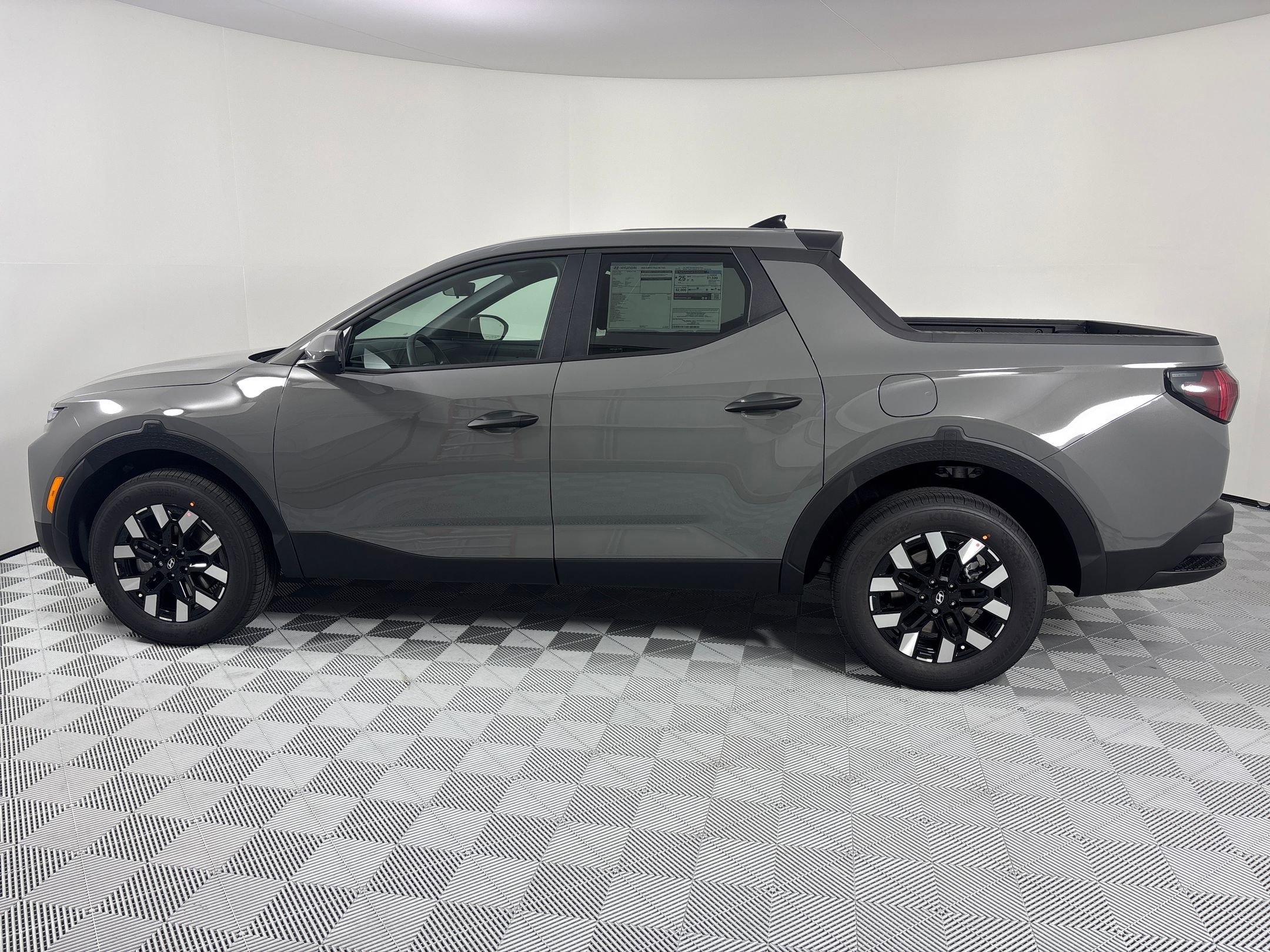 2026 Hyundai Santa Cruz SE photo 2