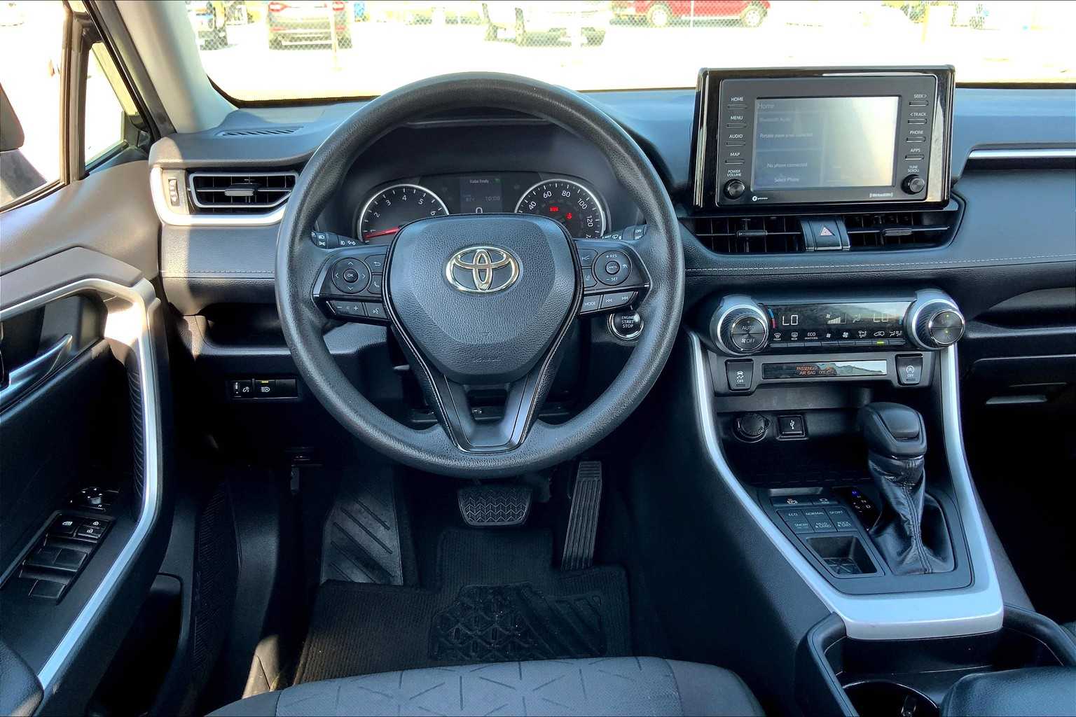 2021 Toyota RAV4 XLE photo 4