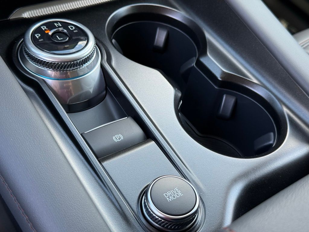 2025 Ford Explorer photo 12