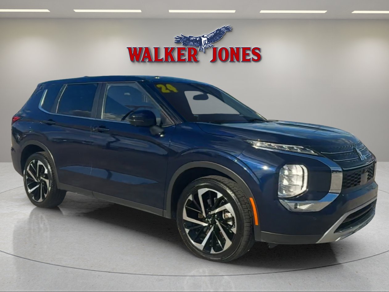 2024 Mitsubishi Outlander SE's photo