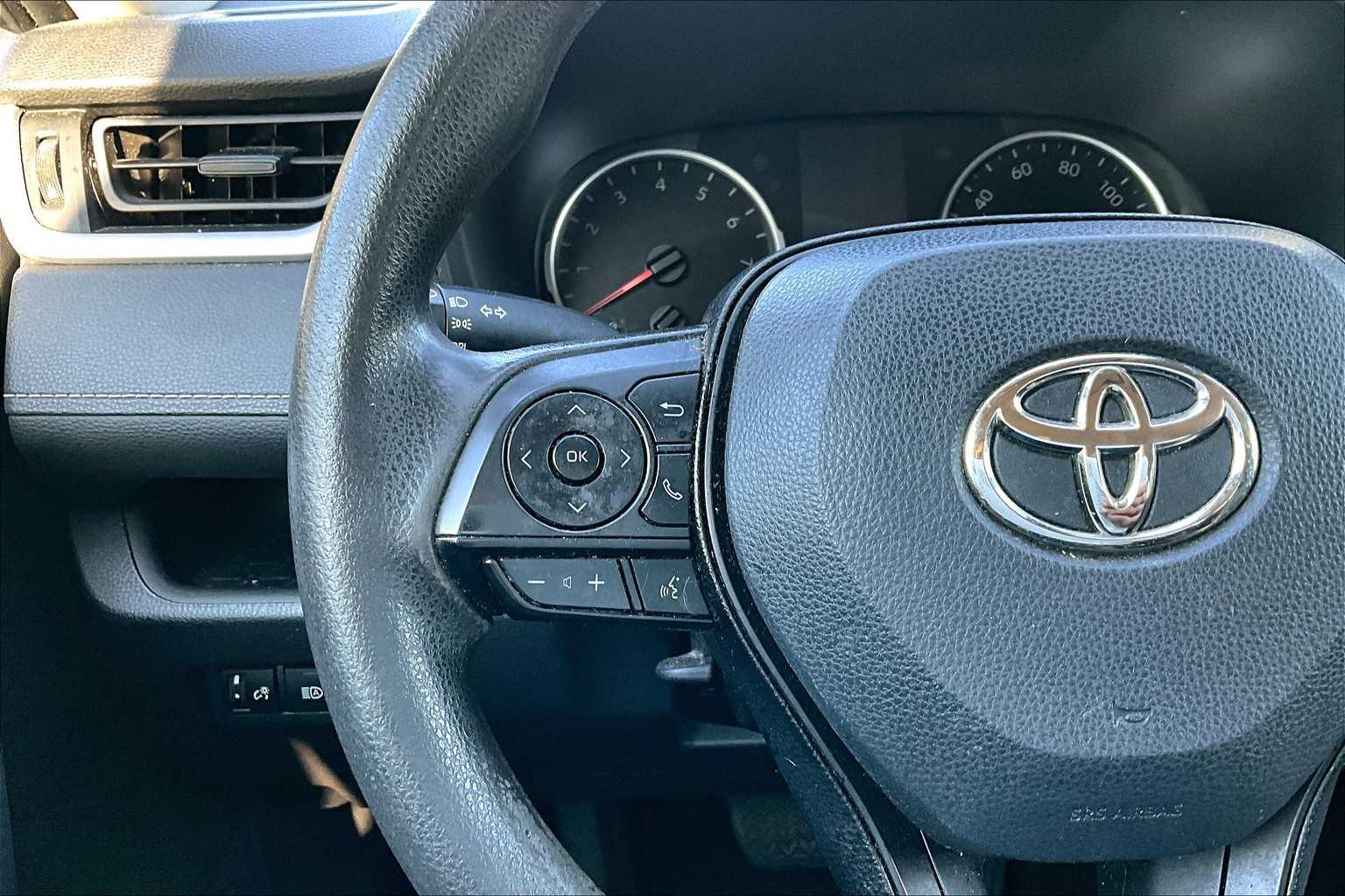 2021 Toyota RAV4 LE photo 22