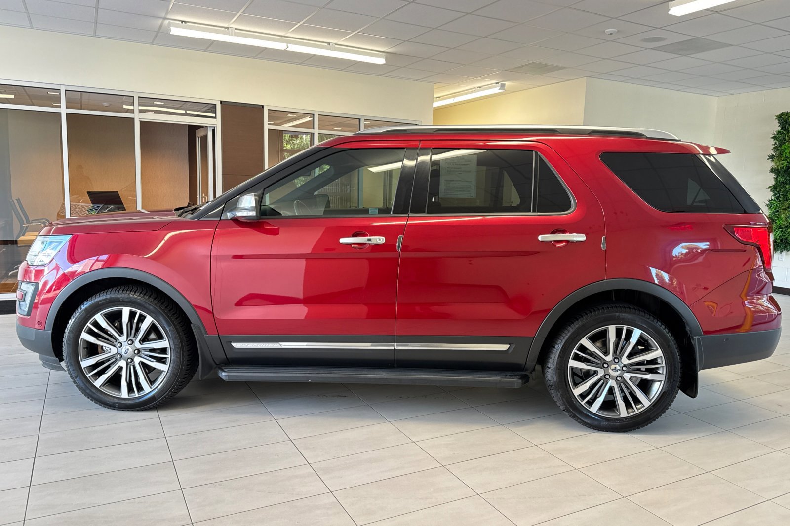 2017 Ford Explorer Platinum photo 6