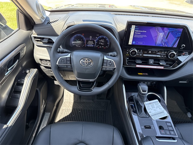 2025 Toyota Highlander Limited photo 17