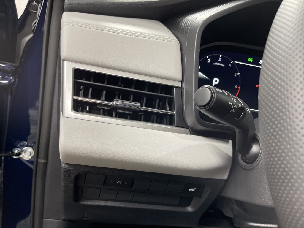2025 Mitsubishi Outlander SE photo 7