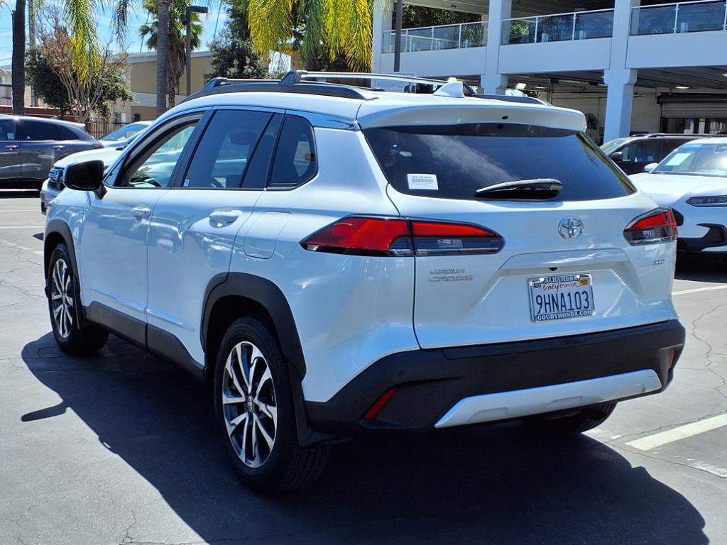 2023 Toyota Corolla Cross XLE photo 4