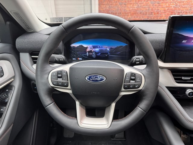 2025 Ford Explorer photo 14