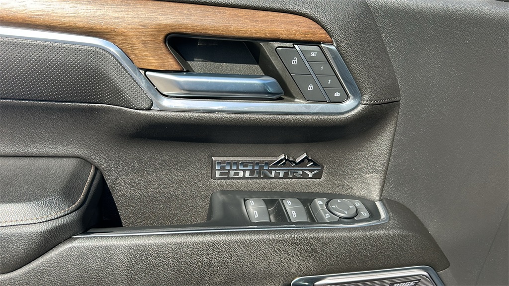 2023 Chevrolet Silverado 1500 High Country photo 15