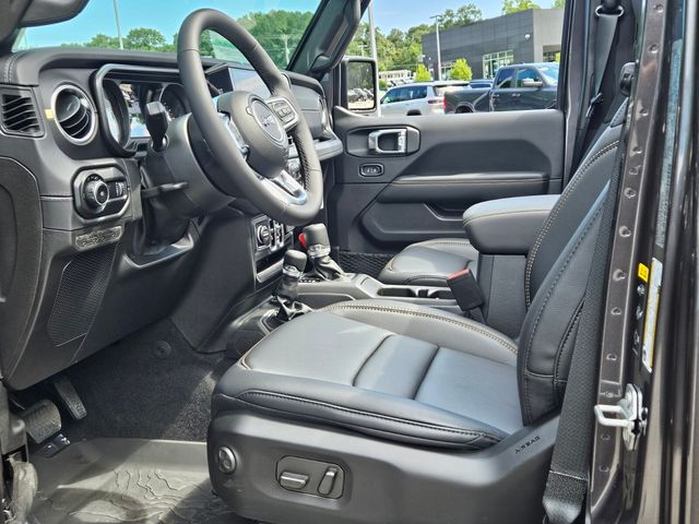 2025 Jeep Wrangler Sahara photo 3