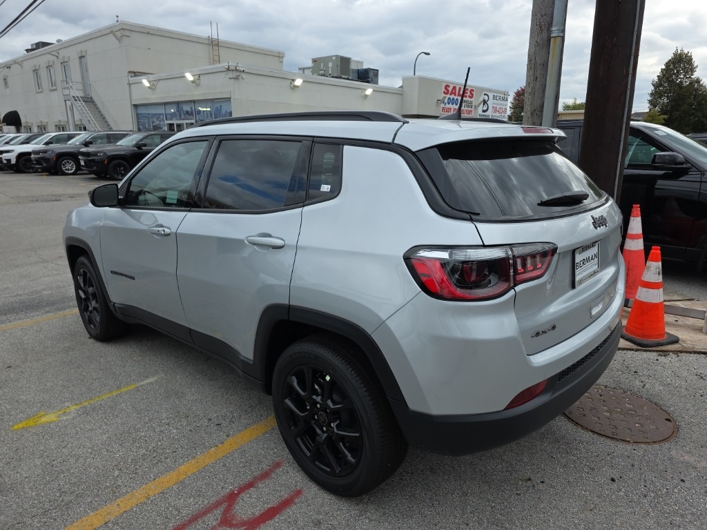 2026 Jeep Compass Latitude photo 4
