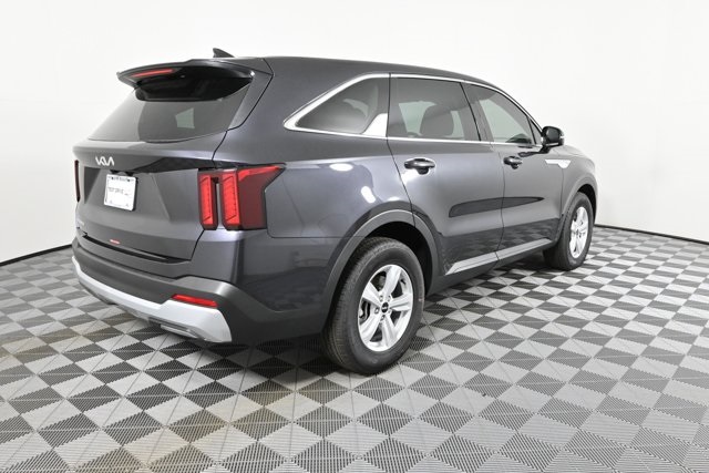 2026 Kia Sorento S photo 5