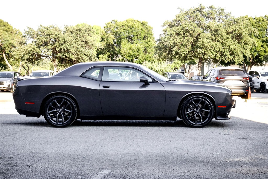 2022 Dodge Challenger R/T photo 4