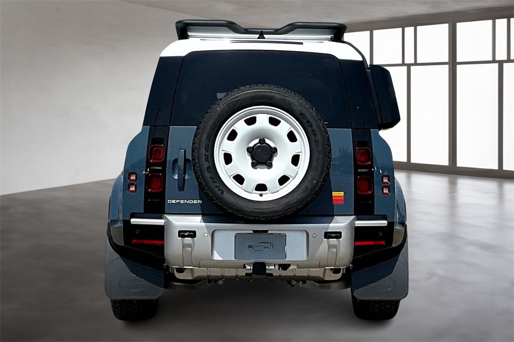 2025 Land Rover Defender 110 S photo 3