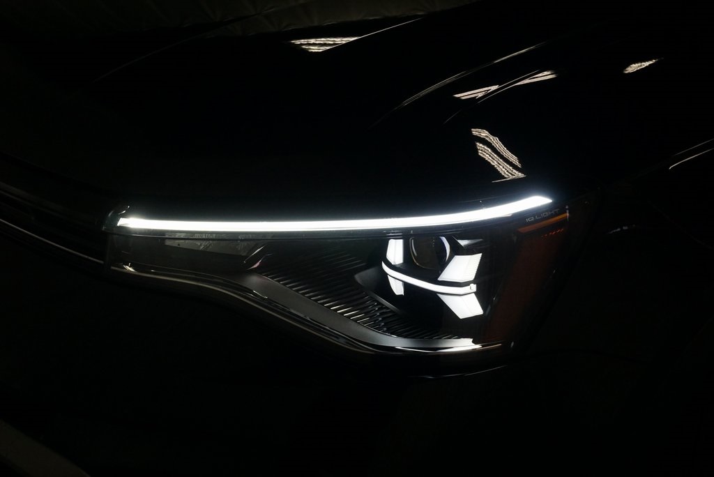 2025 Volkswagen Taos SE photo 30