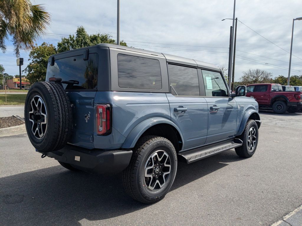 2025 Ford Bronco Outer Banks photo 4