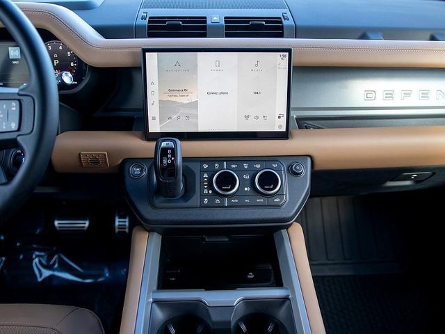 2025 Land Rover Defender 110 V8 photo 13