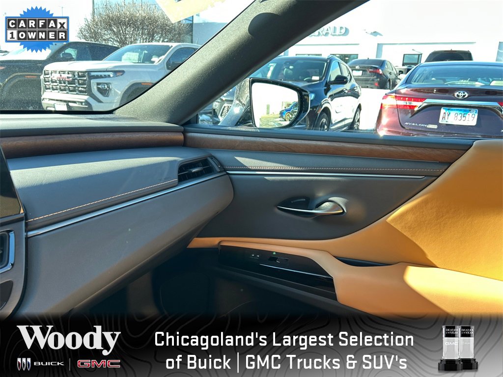 2025 LEXUS ES - Image 25