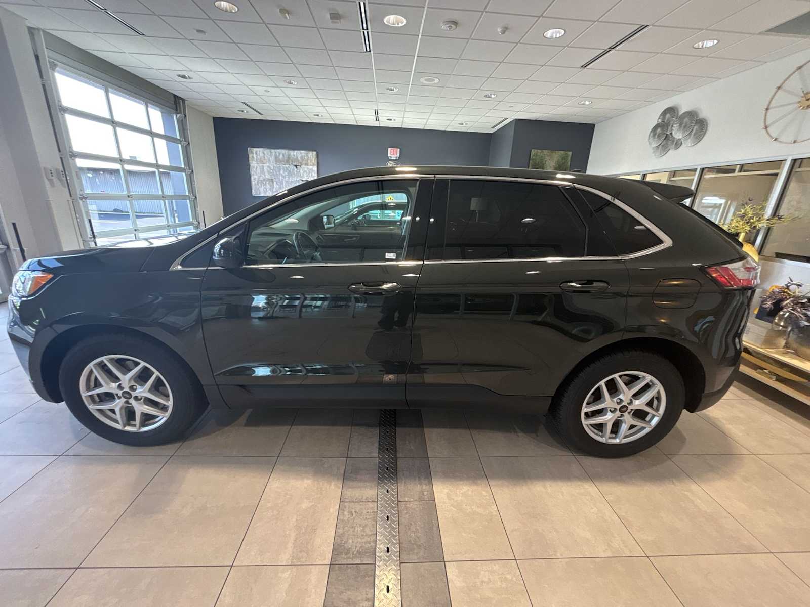 2024 Ford Edge SEL photo 6