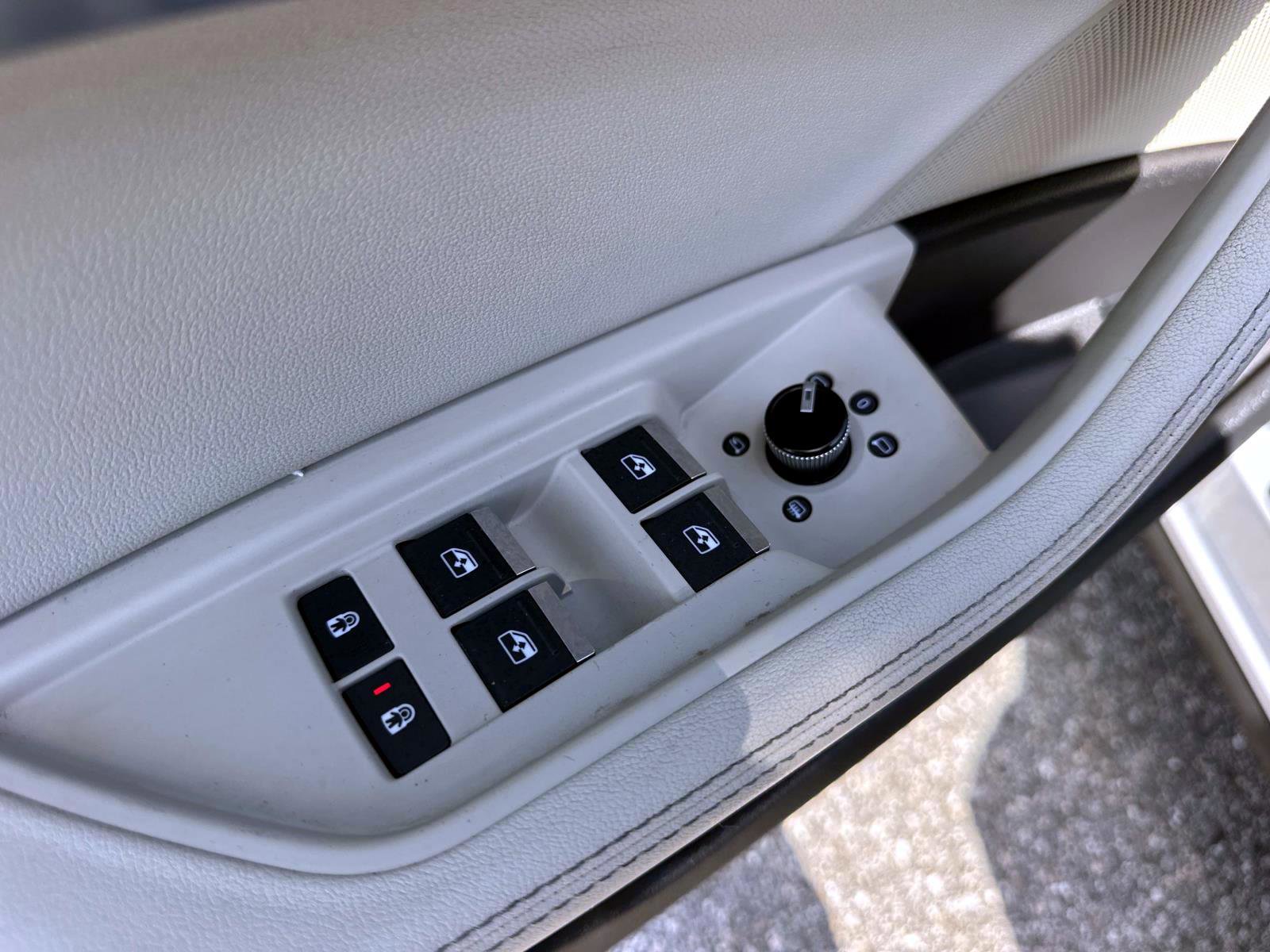 2021 Audi e-tron Premium photo 18
