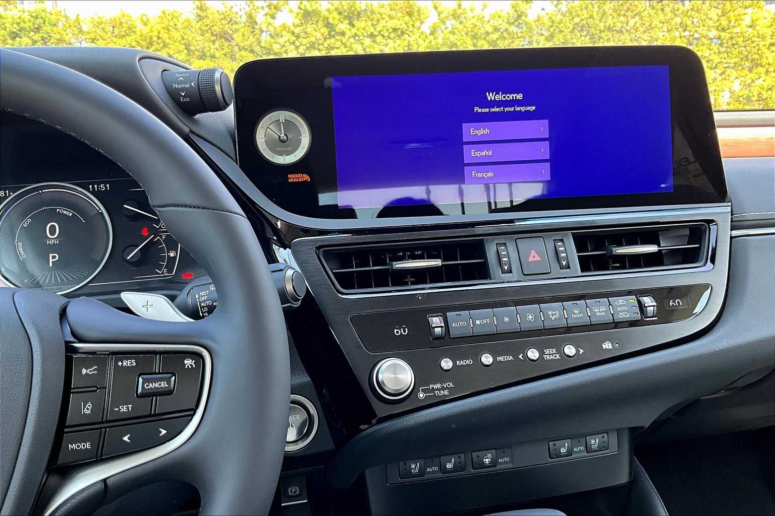 2025 Lexus ES 300h photo 6