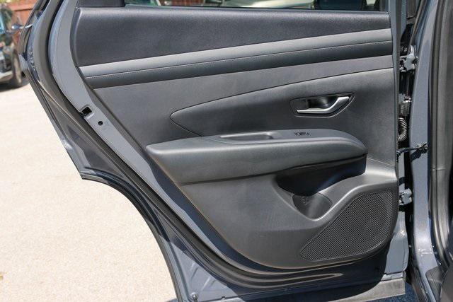 New 2025 Gray Hyundai SE FWD image 9