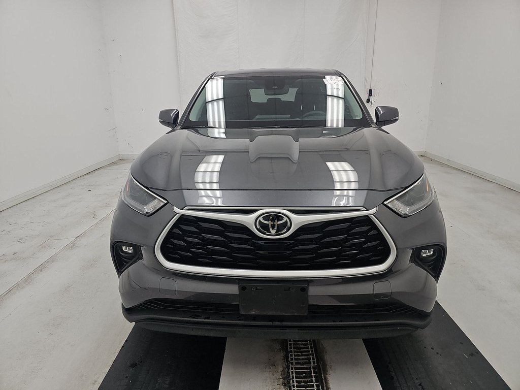 Used 2022 Toyota Highlander LE with VIN 5TDZZRAH5NS136991 for sale in Kansas City