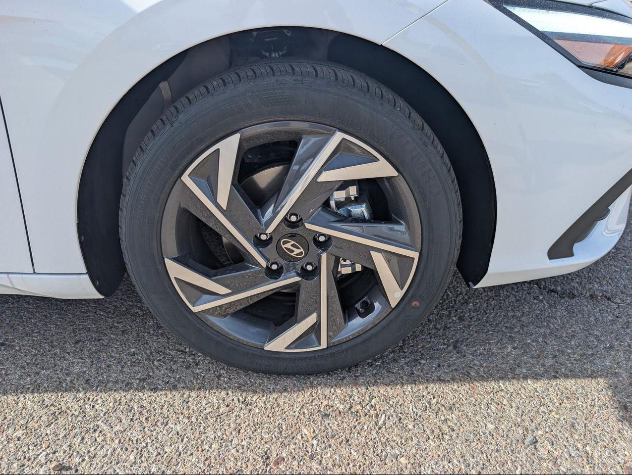 2025 Hyundai Elantra SEL Sport photo 21