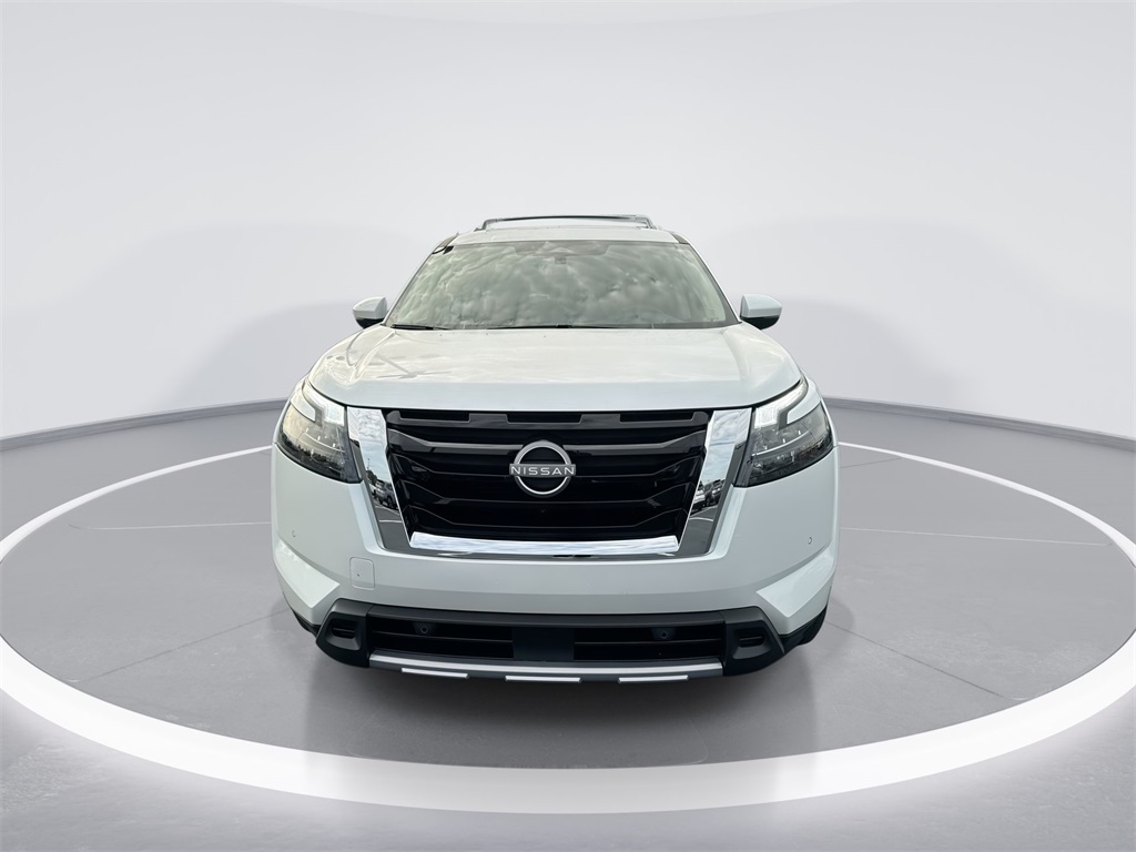2025 Nissan Pathfinder Platinum photo 3