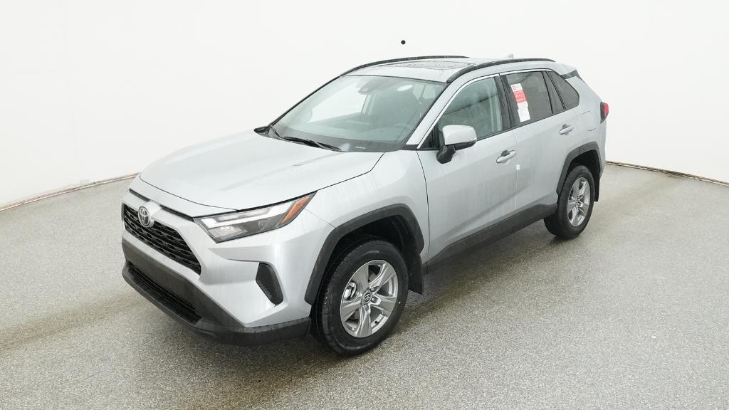 2025 Toyota RAV4 XLE's photo