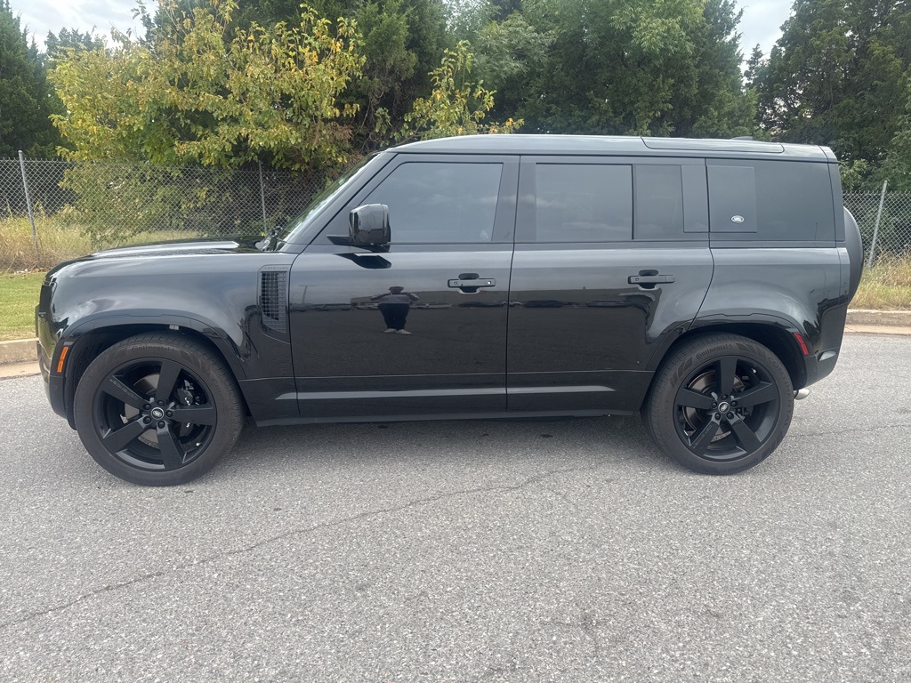 2024 Land Rover Defender 110 V8 photo 2