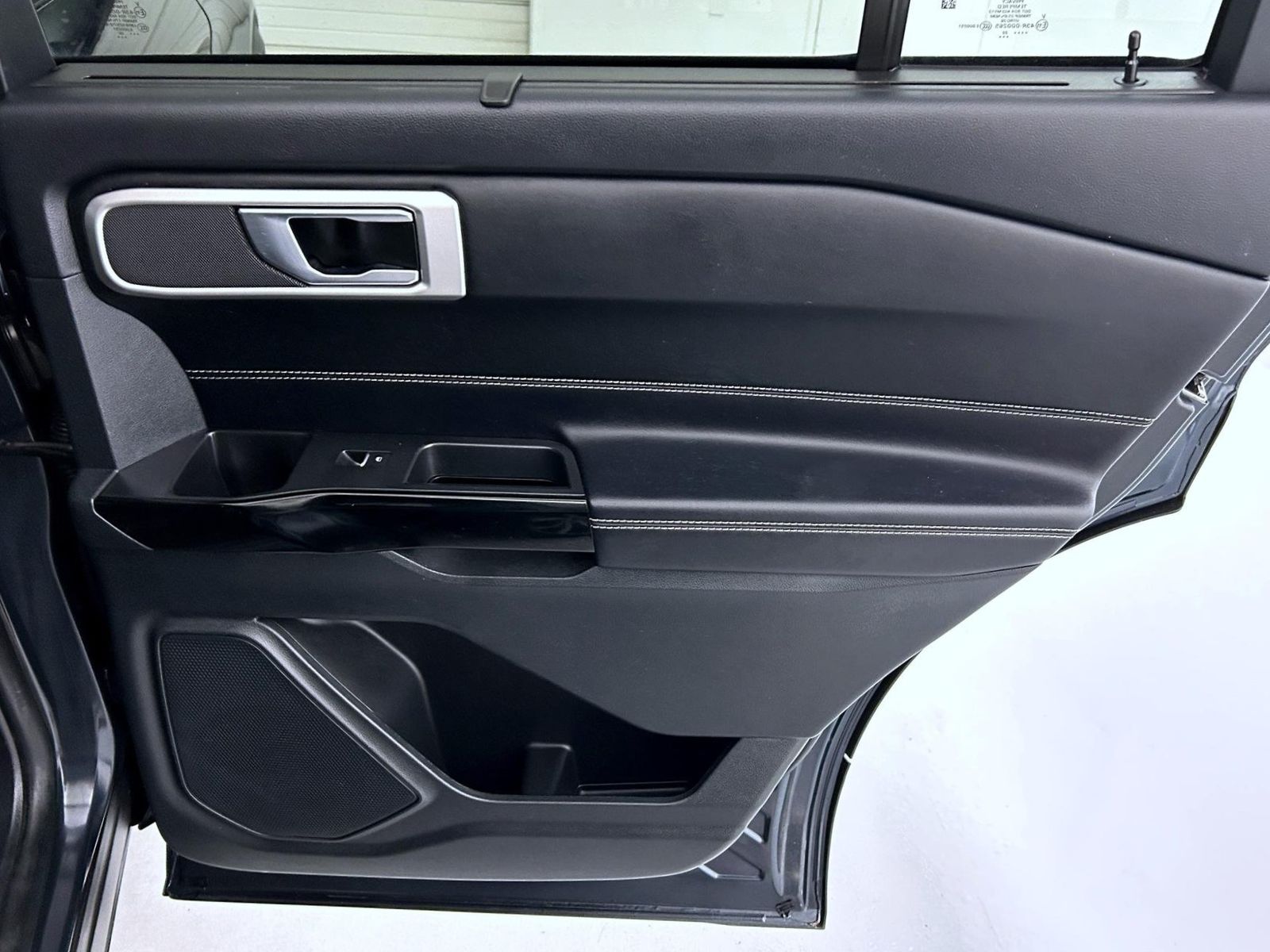 2022 Ford Explorer ST photo 17
