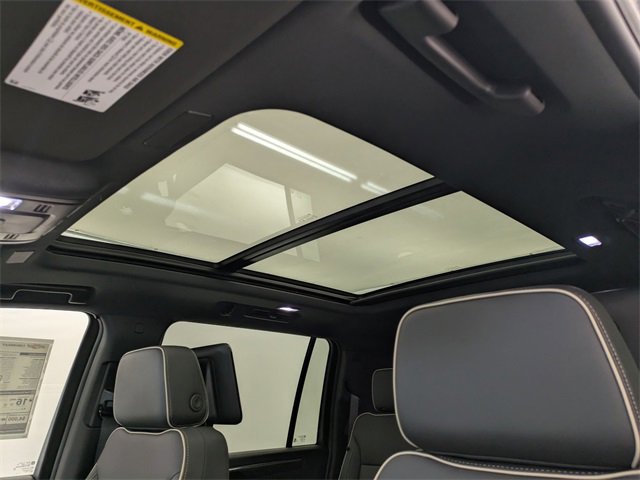2025 Chevrolet Suburban Premier photo 19