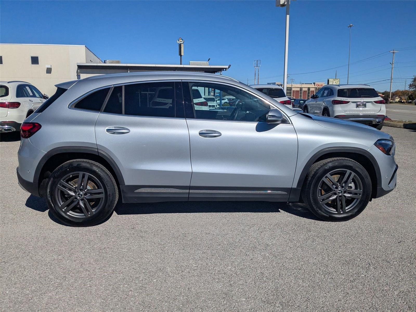 2025 Mercedes Benz GLA 250 4MATIC photo 4