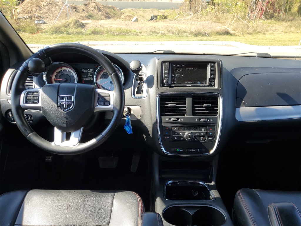 2013 Dodge Grand Caravan R/T photo 11