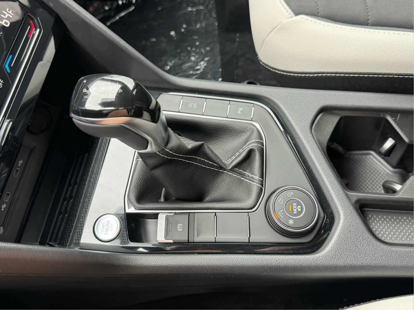 2025 Volkswagen Taos SE photo 25