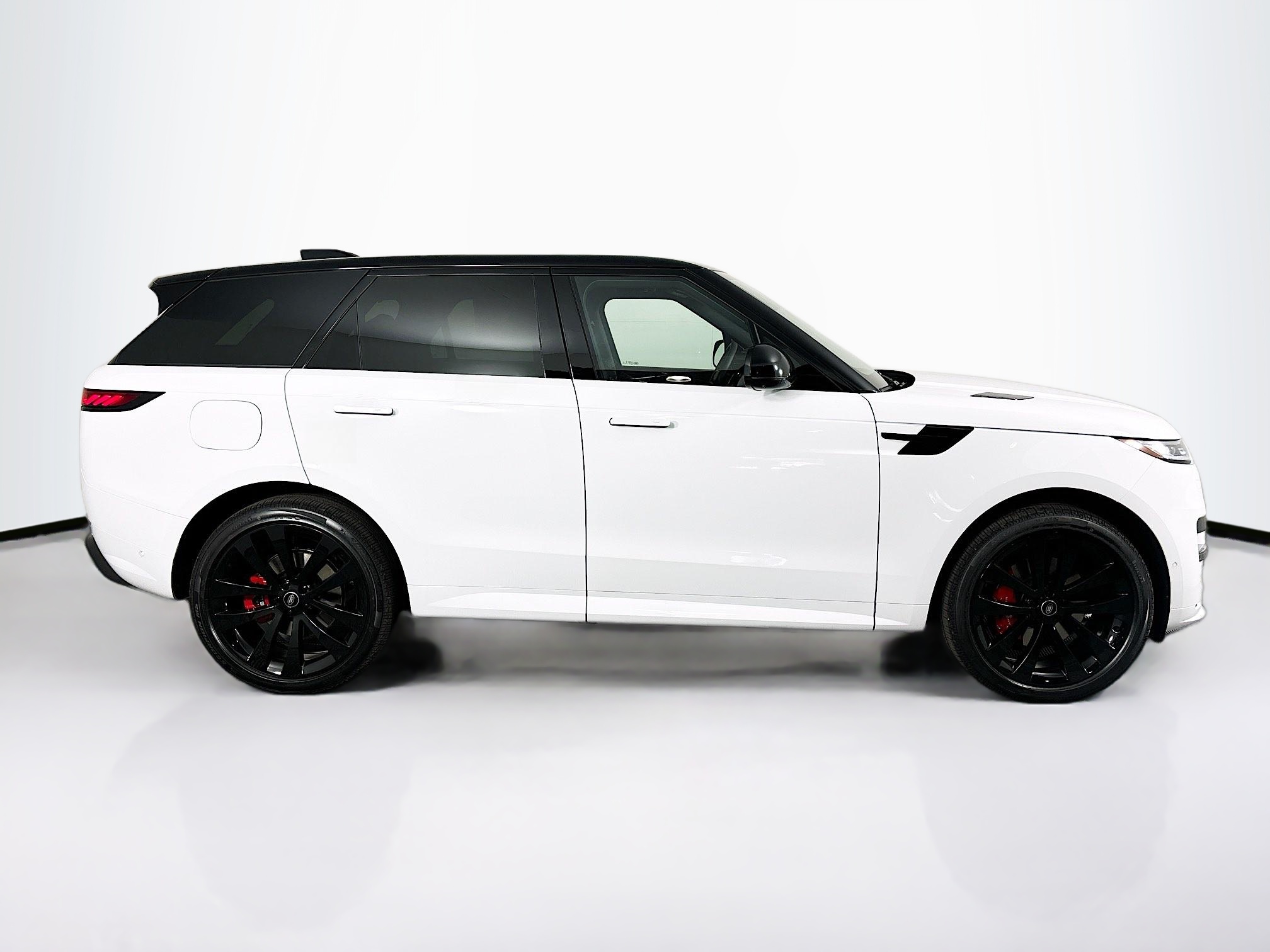 2025 Land Rover Range Rover Sport SE photo 4