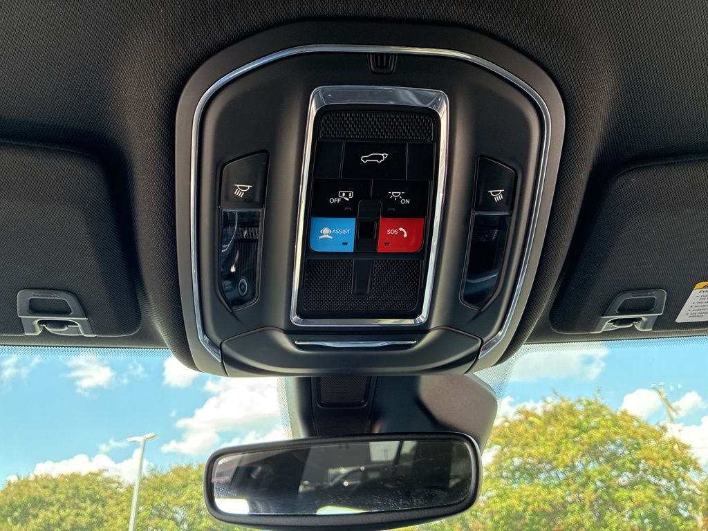 2023 Jeep Grand Cherokee Altitude photo 18