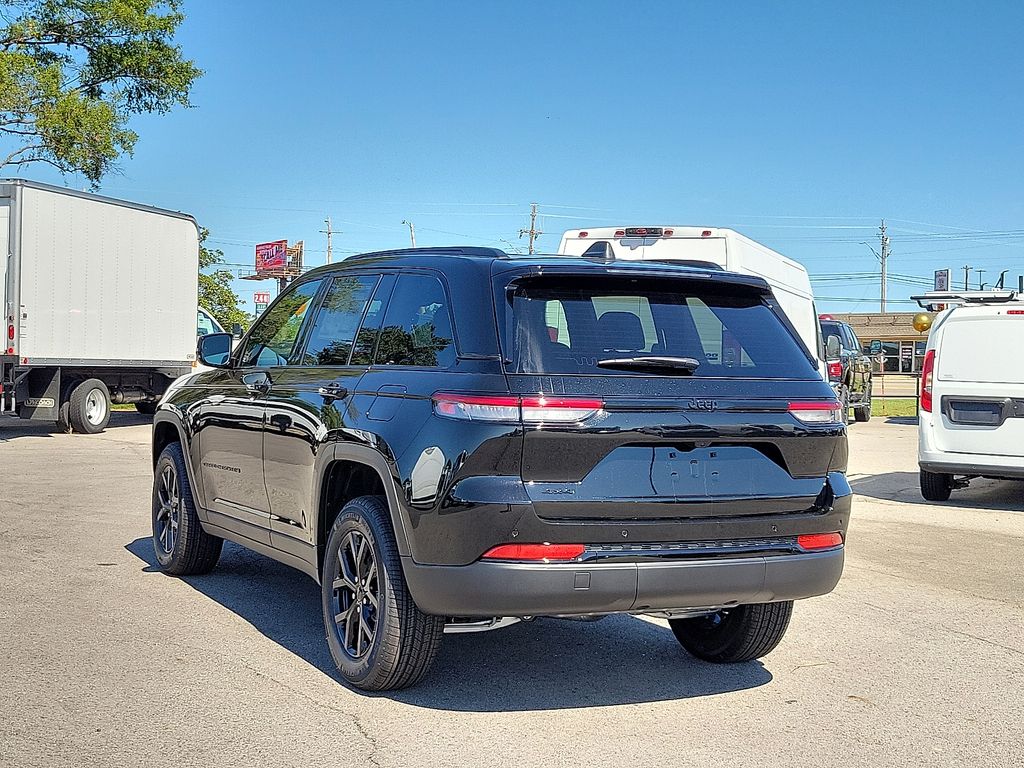 2025 Jeep Grand Cherokee Altitude X photo 4