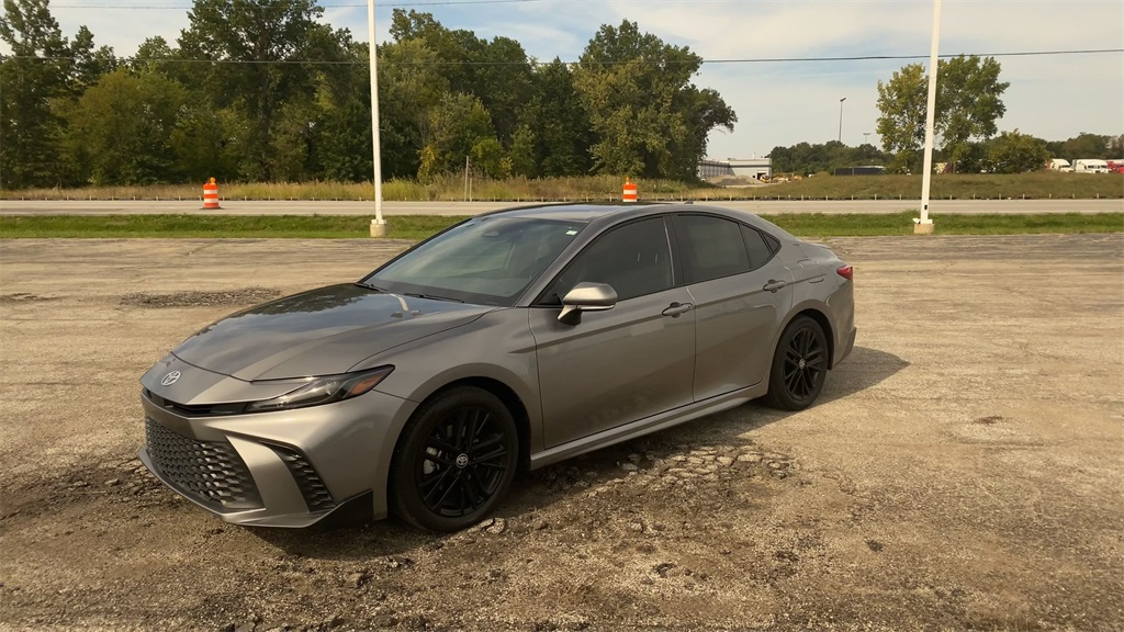 2025 Toyota Camry SE photo 4