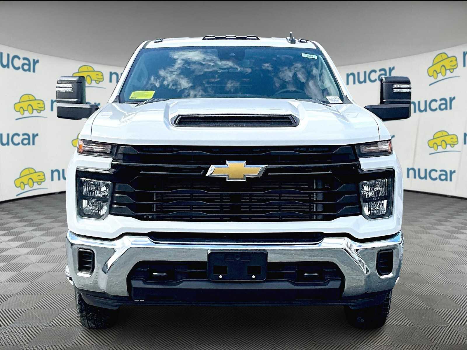 2025 Chevrolet Silverado 3500HD Work Truck photo 2