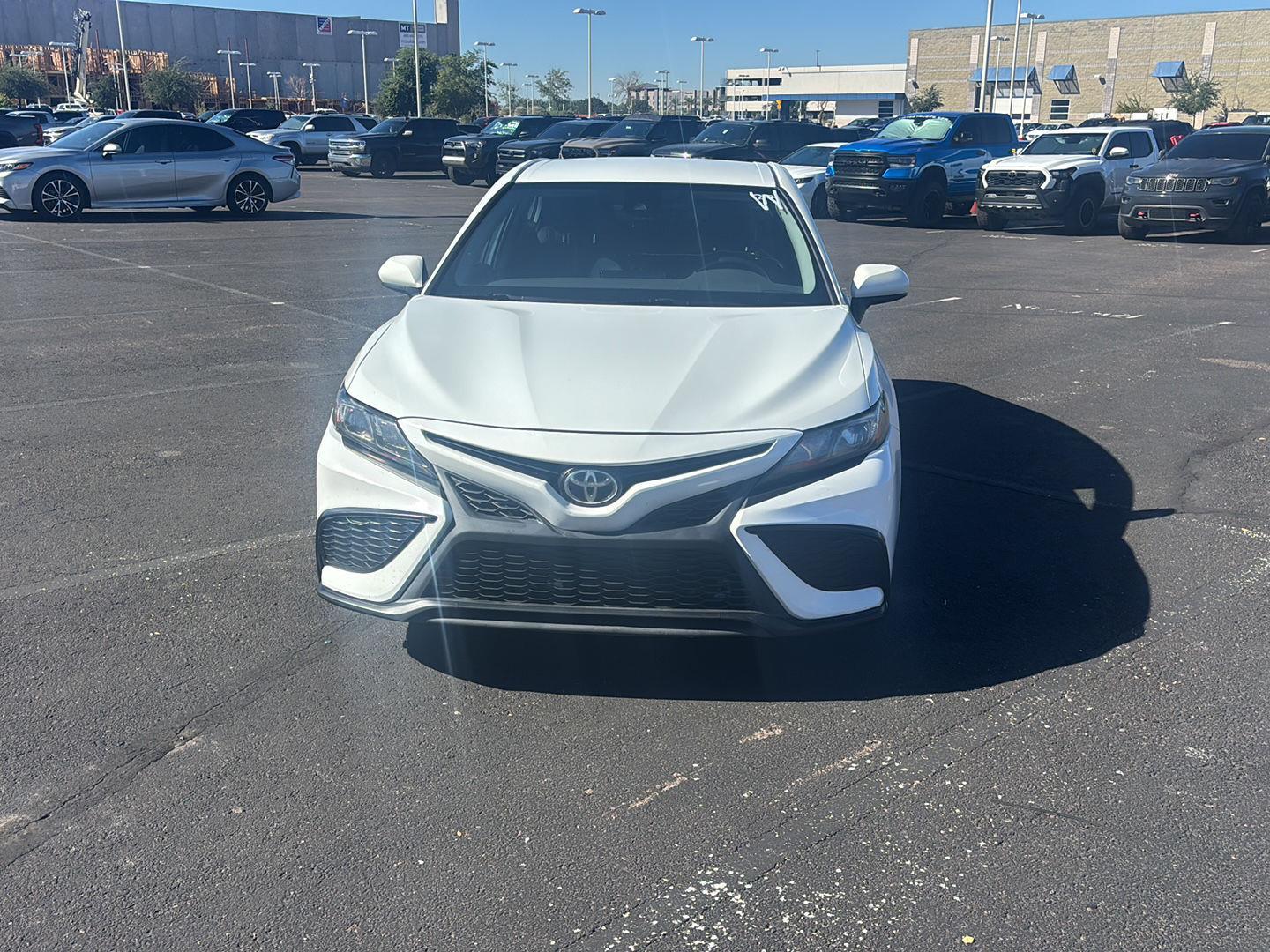 2021 Toyota Camry SE photo 2