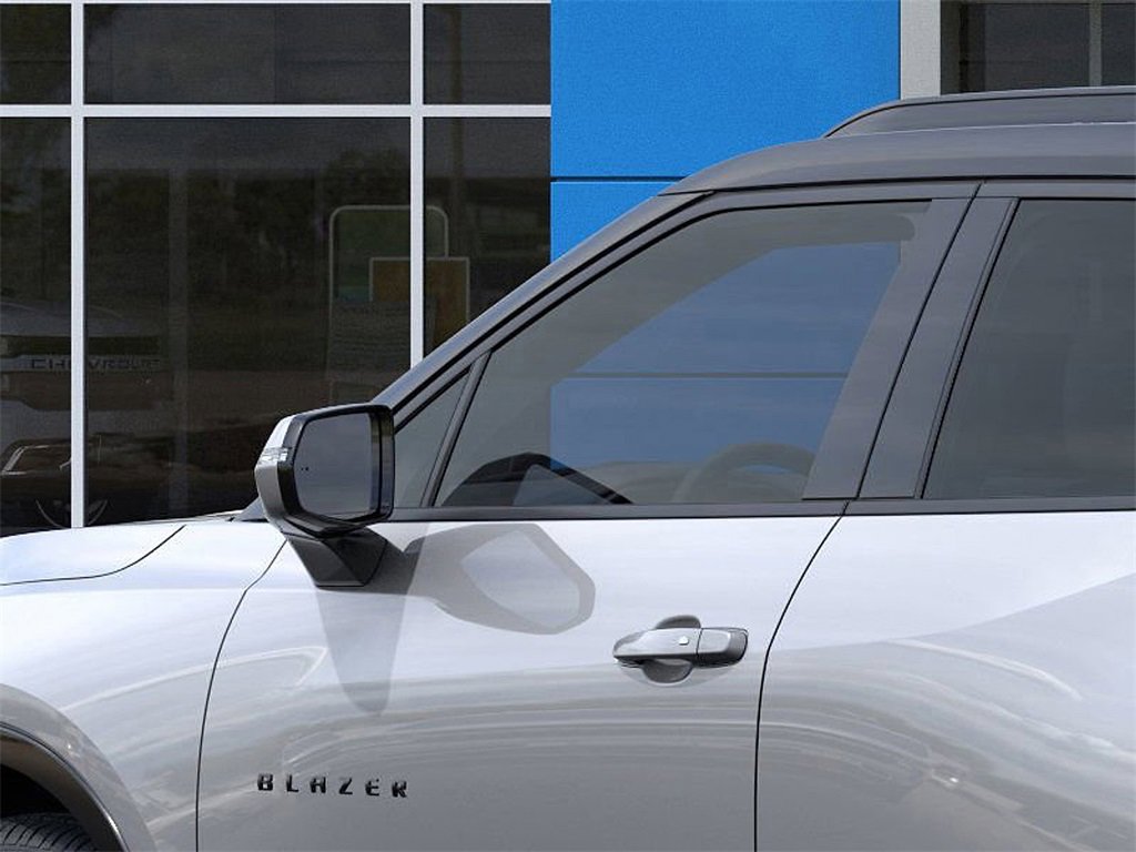 2025 Chevrolet Blazer RS photo 9
