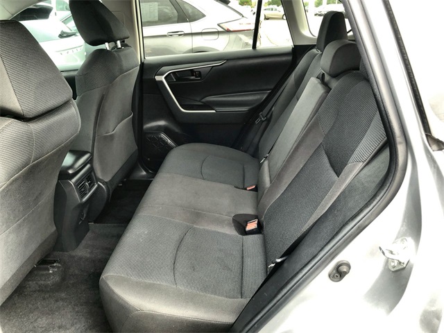 2022 Toyota RAV4 LE photo 12