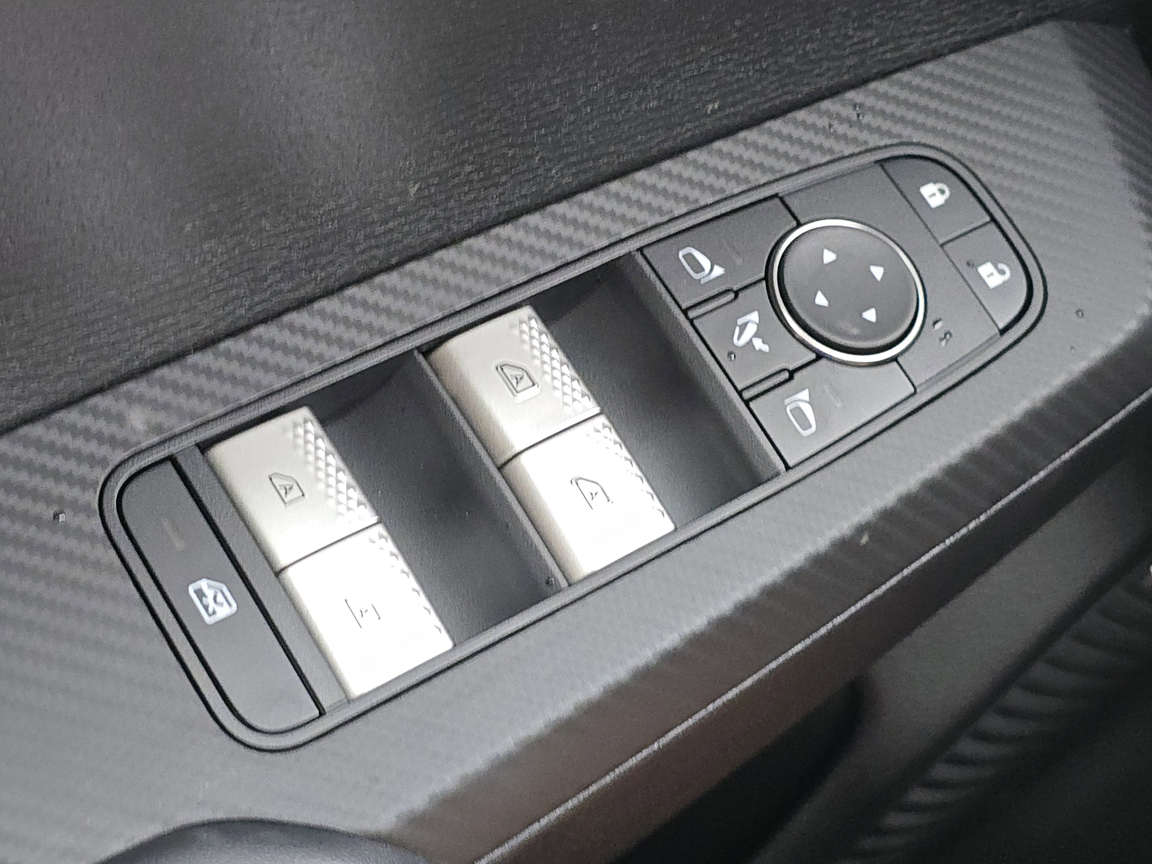 2025 Mitsubishi Outlander SE photo 3