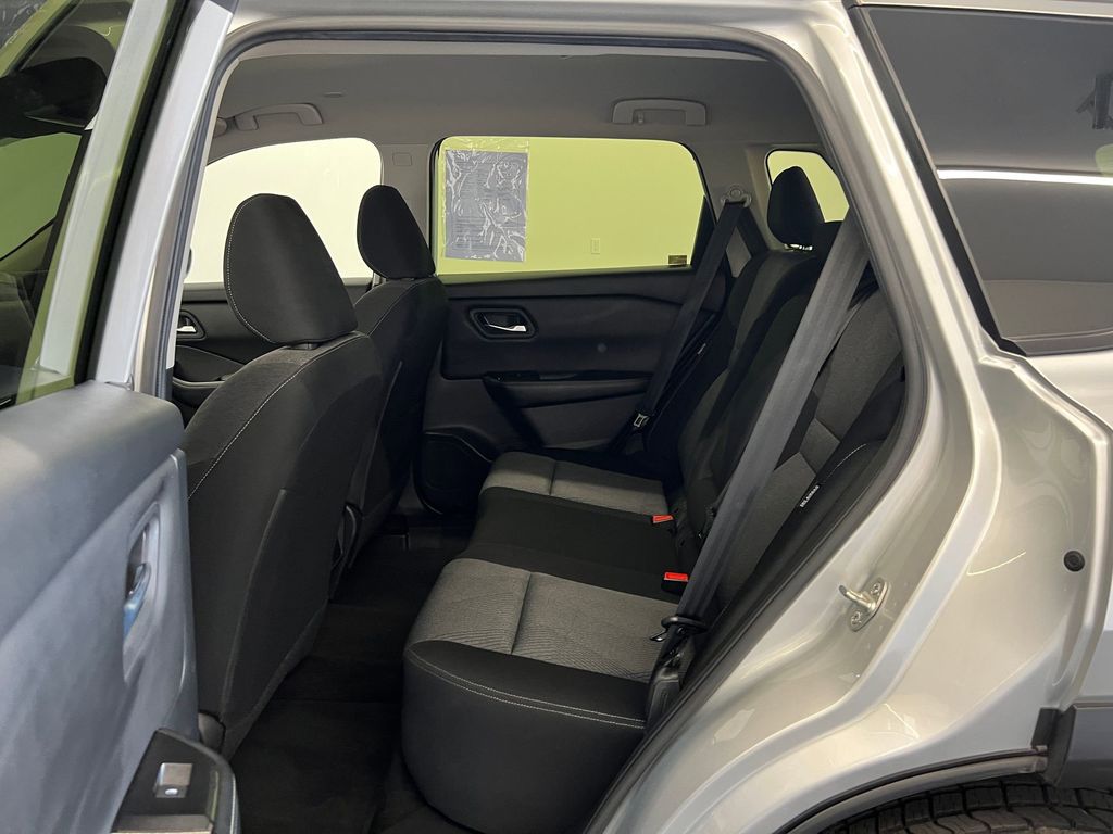 2024 Nissan Rogue SV photo 12