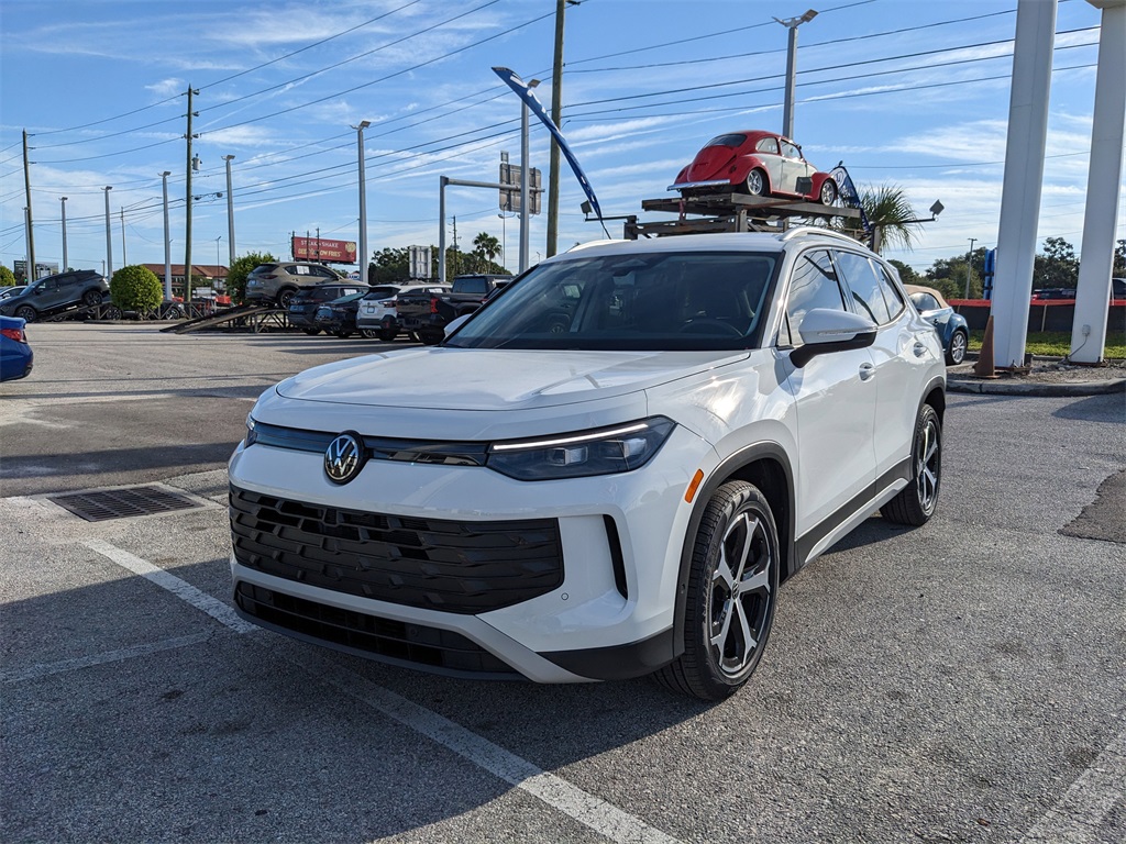 2025 Volkswagen Tiguan SE photo 2