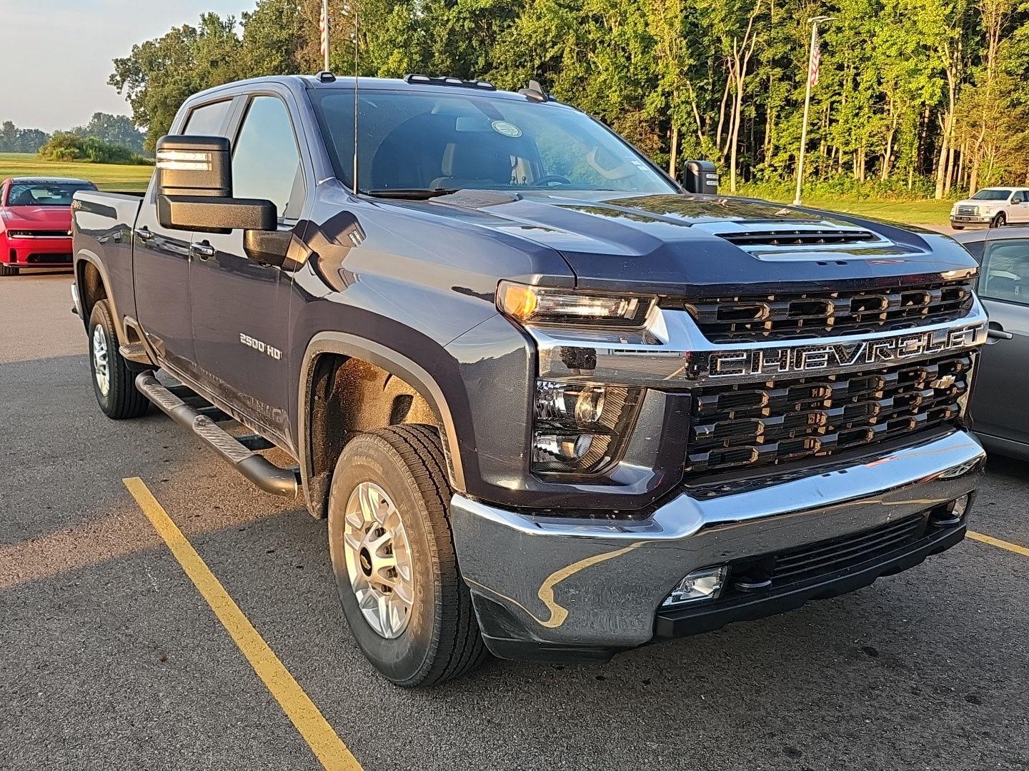 2022 Chevrolet Silverado 2500HD LT photo 2