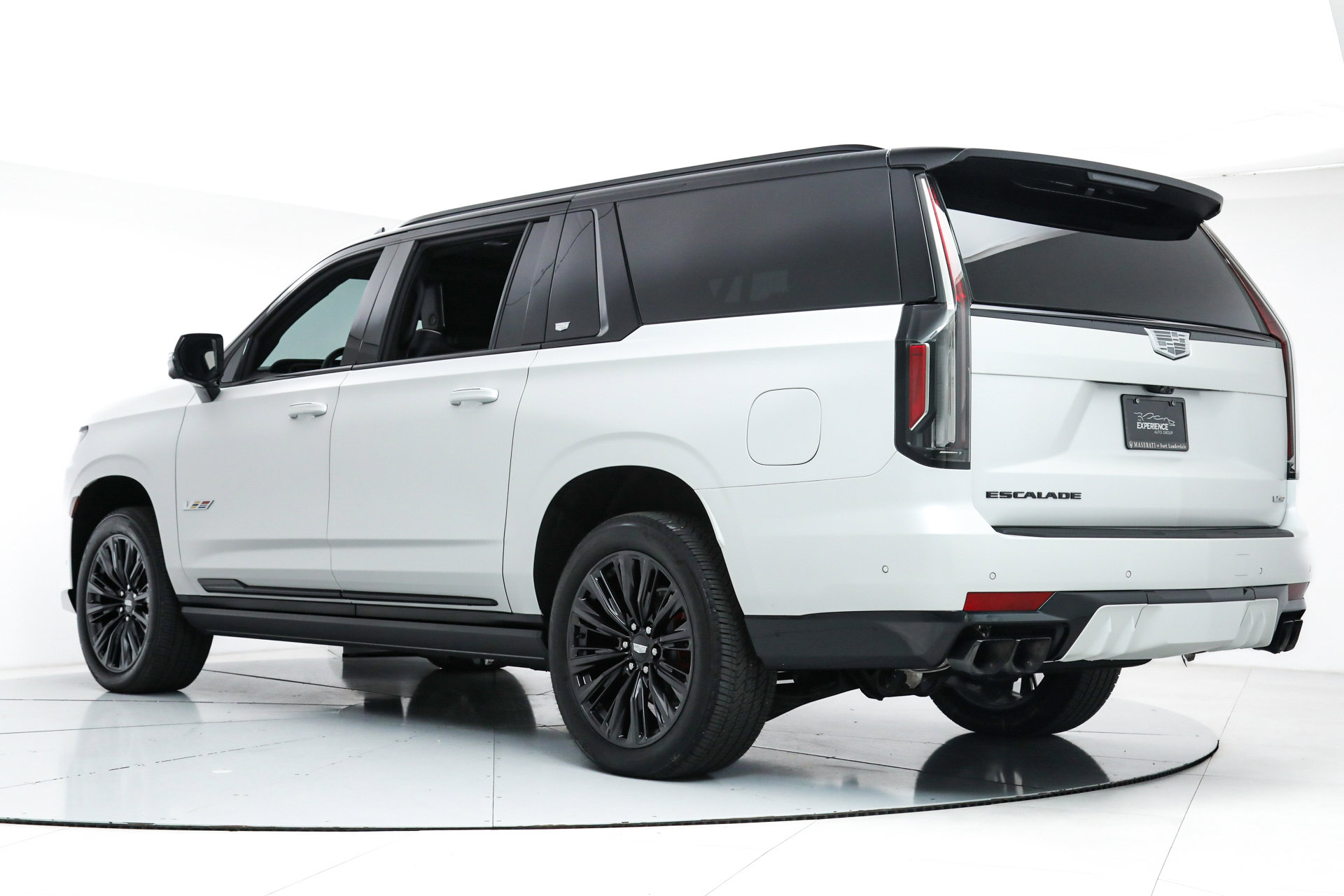 2024 Cadillac Escalade ESV V-Series photo 3