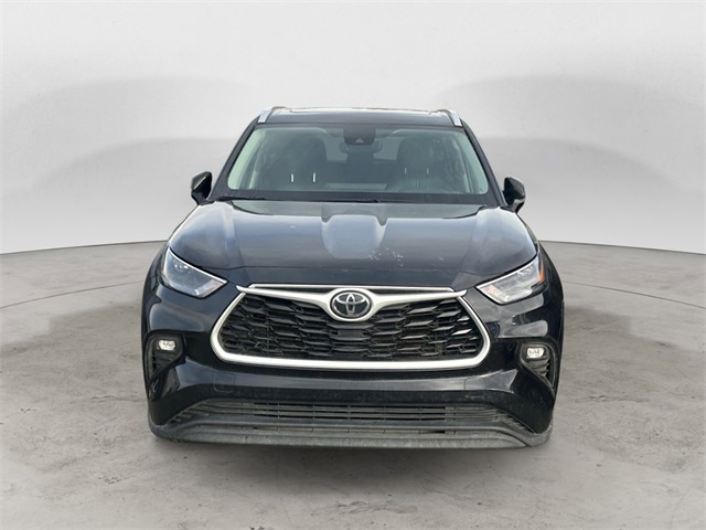 2024 Toyota Highlander XLE photo 2