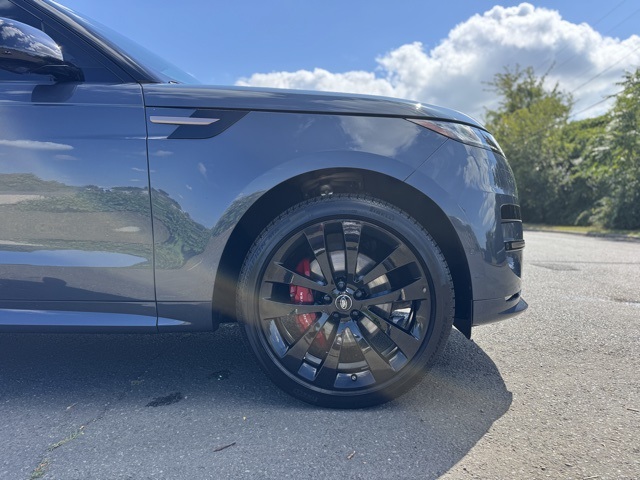 2025 Land Rover Range Rover Sport SE photo 9